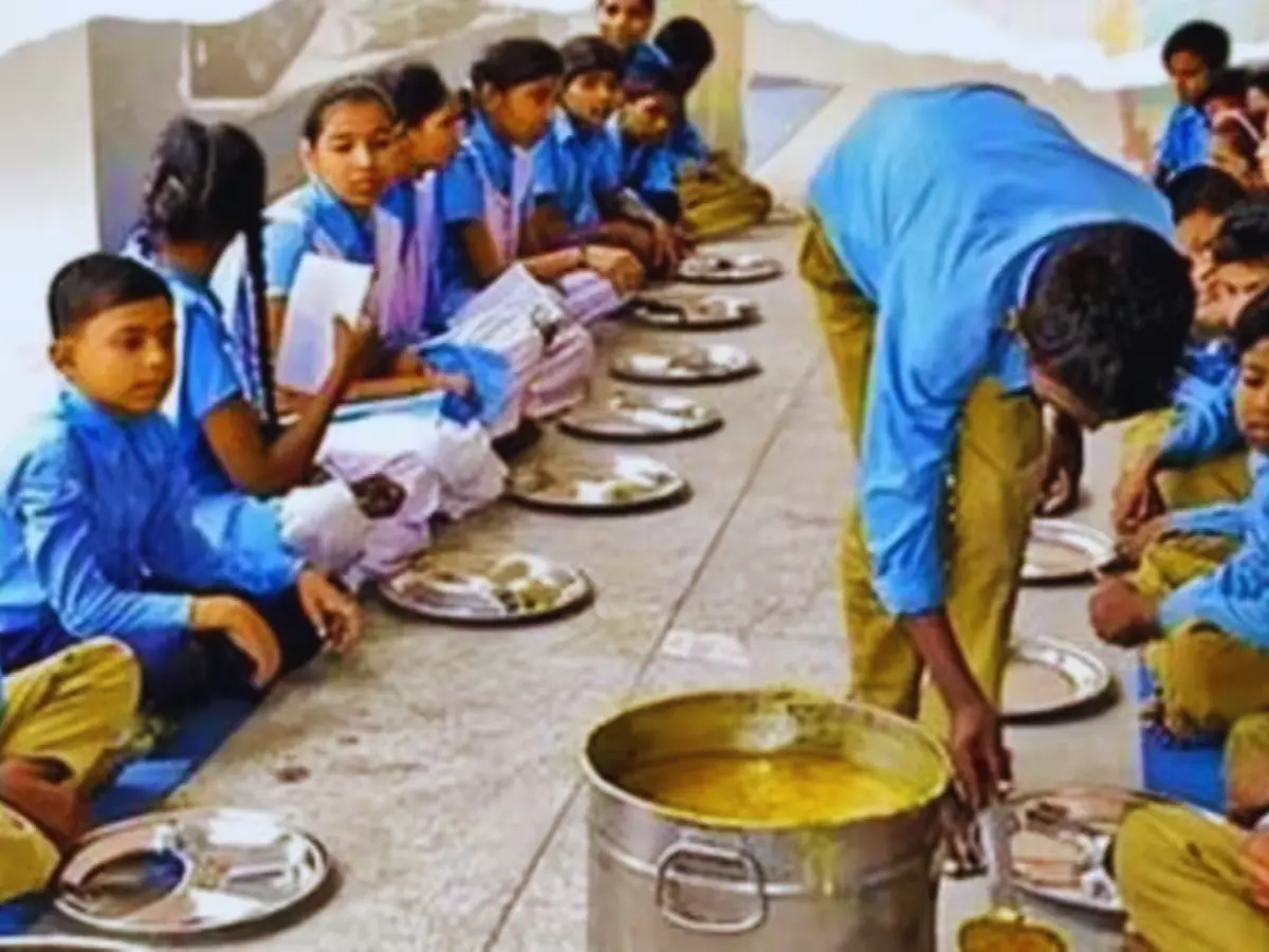 मिड-डे मील घोटाले में कई IAS अफसरों पर गिर सकती है गाज! ACB जांच में बड़ा खुलासा