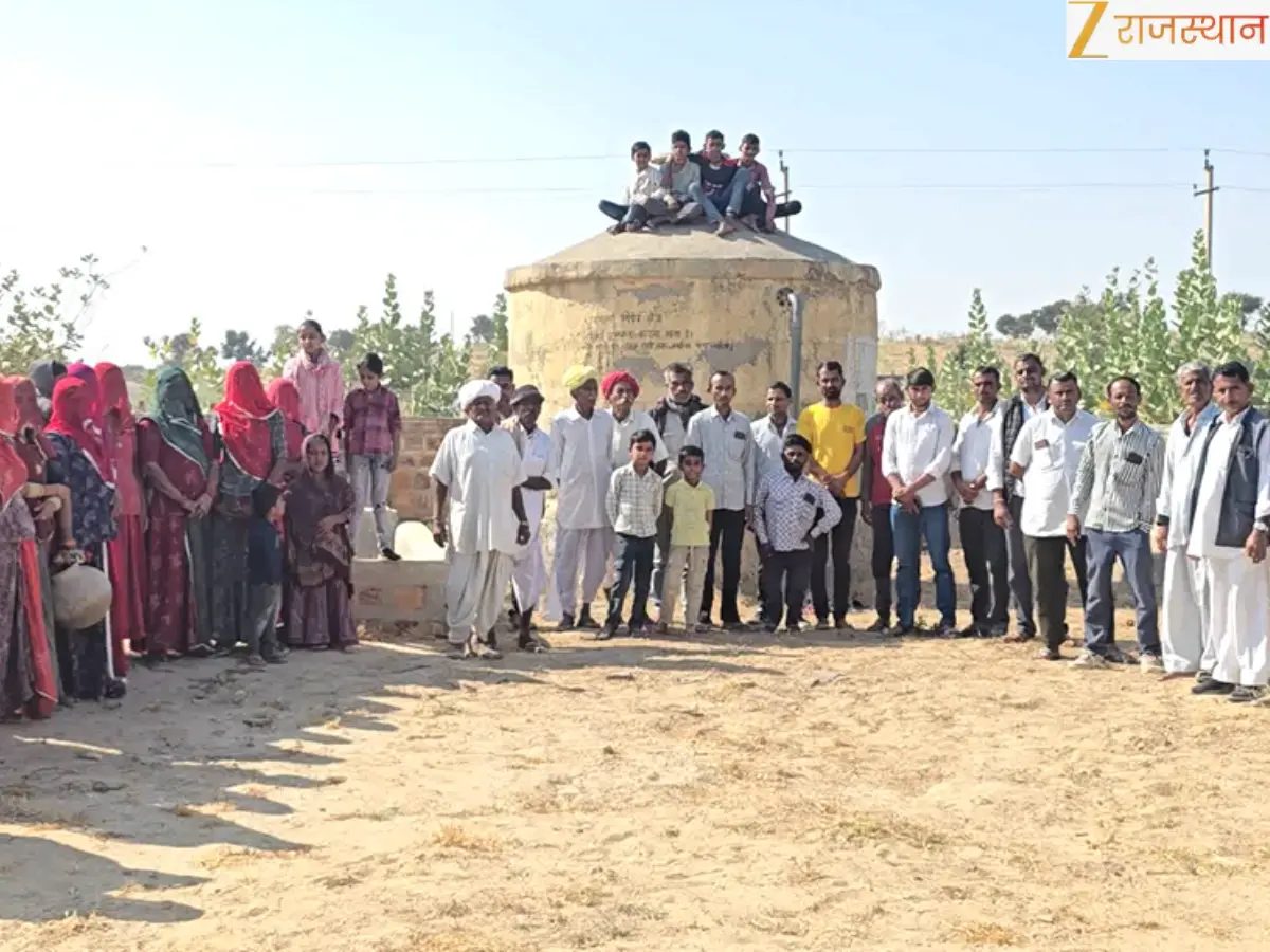 Jodhpur: ऊर्जनगर में 2 साल से पानी का संकट, ग्रामीण टंकी पर चढ़े, मटकी फोड़कर किया प्रदर्शन