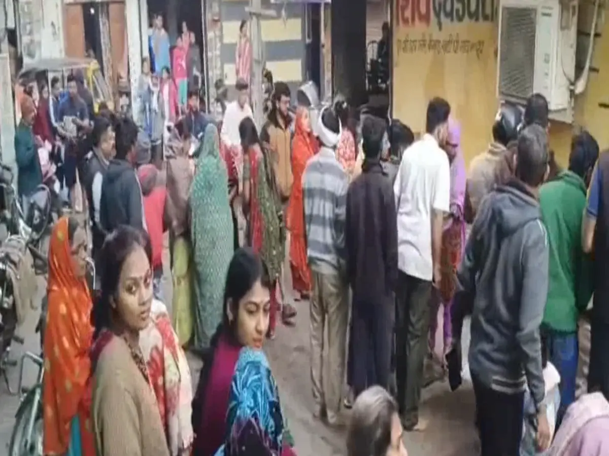 मां ने 6 महीने की प्रेग्नेंसी की डिलीवरी के बाद नाली में फेंका बच्चा, युवक से थे अवैध संबंध