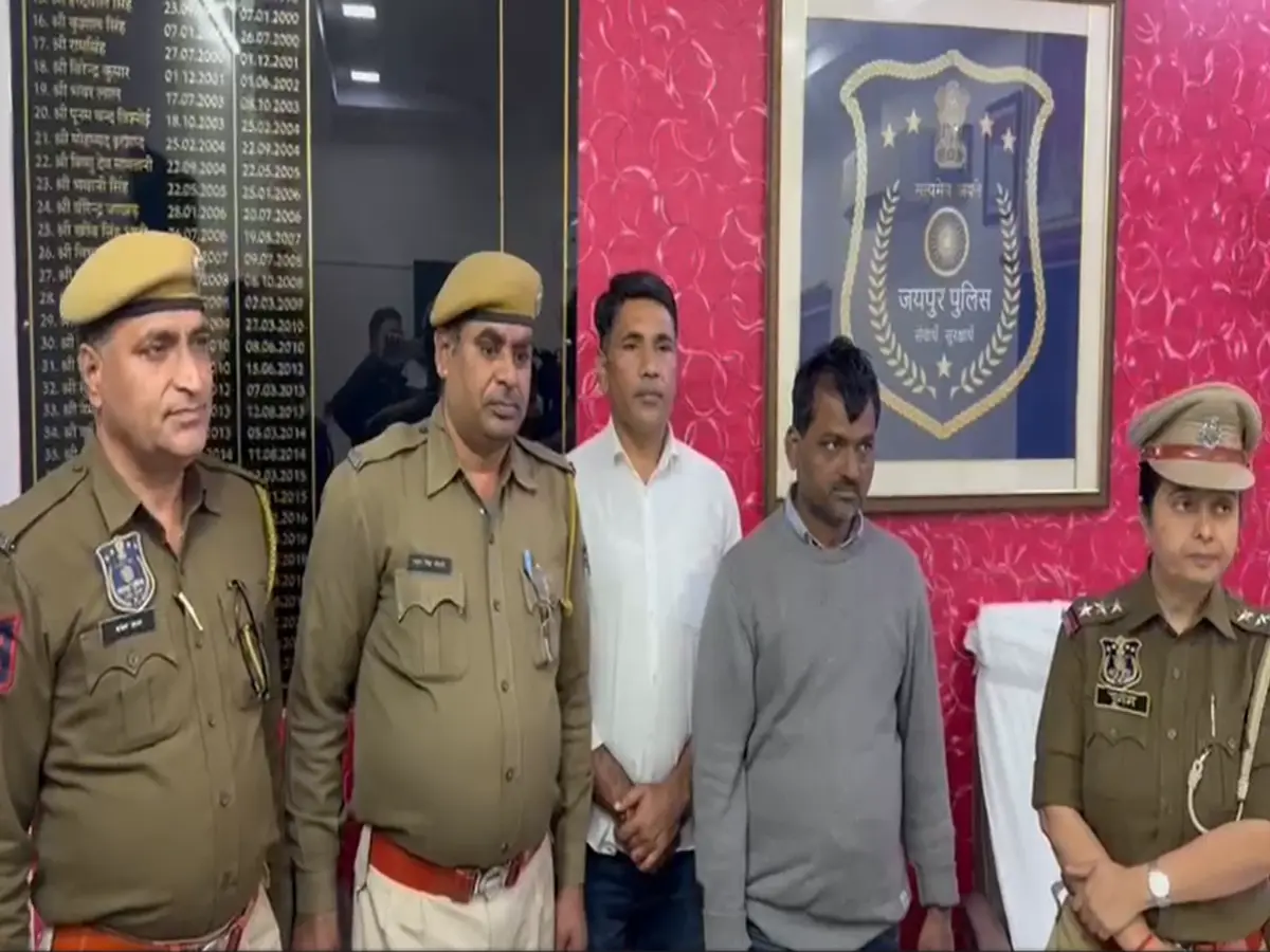 गर्लफ्रेंड की शर्त में नौकर ने मालिक के घर से चुरा लिए 52 लाख, पुलिस ने 1500 KM दूर दबोचा, पढ़ें 'आशिक चोर' की ये कहानी