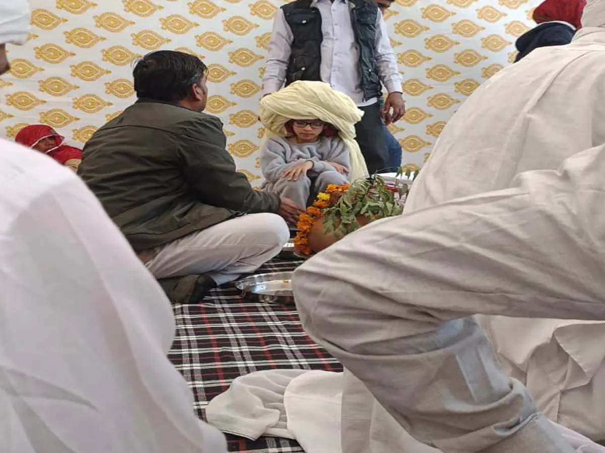 जयपुर के दूदू की भव्या चौधरी की हुई पगड़ी रस्म, महज 7 साल में परिवार की मुखिया