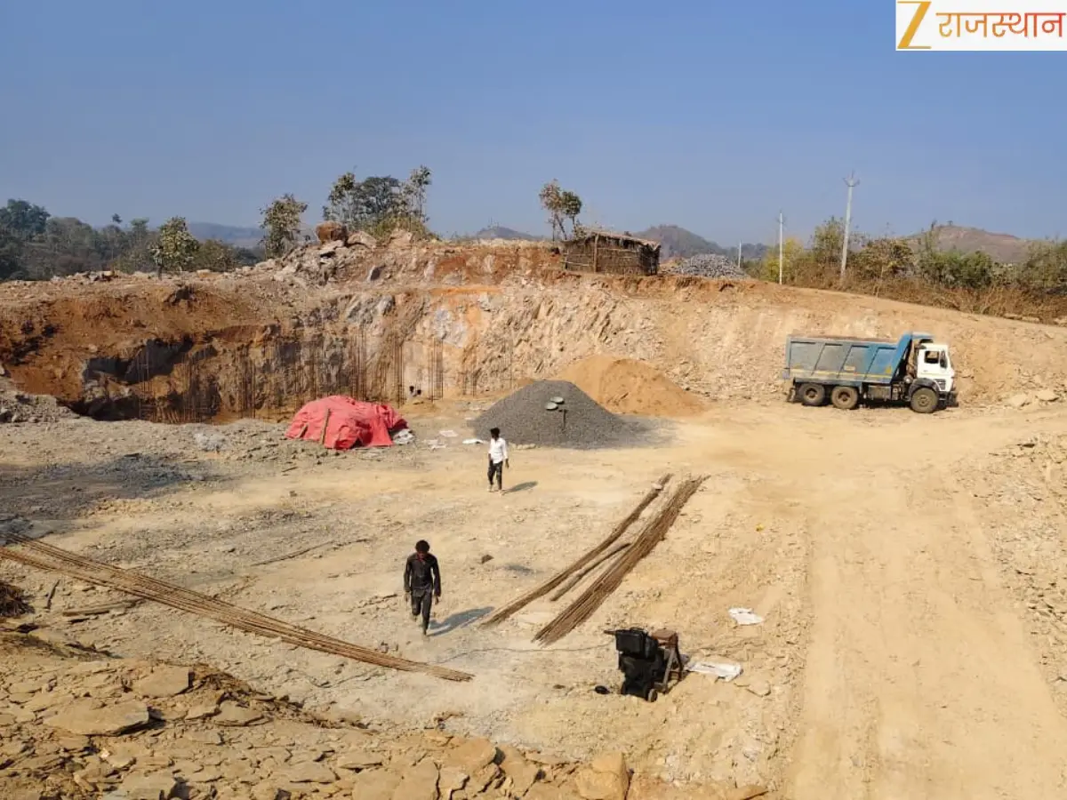 बदहाल सड़क, उड़ती धूल और जान जोखिम में, बोरी पी-खोरा पाड़ा मार्ग बना ग्रामीणों के लिए मुसीबत