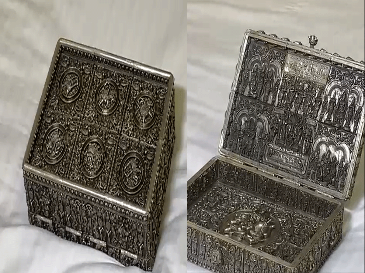 स्कॉर्पियो से भी महंगा एक शादी कार्ड, 65 देवी-देवताओं के चित्र, 28 खंड....कीमत कर देगी हैरान