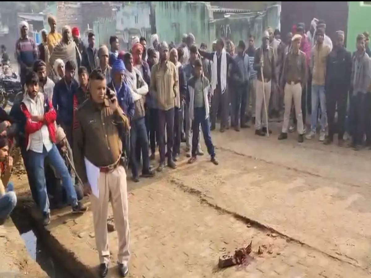 Dholpur News: बेटे ने मां को रोड पर पटककर मुंह पर मारी लगातार ईंट, कर डाली हत्या