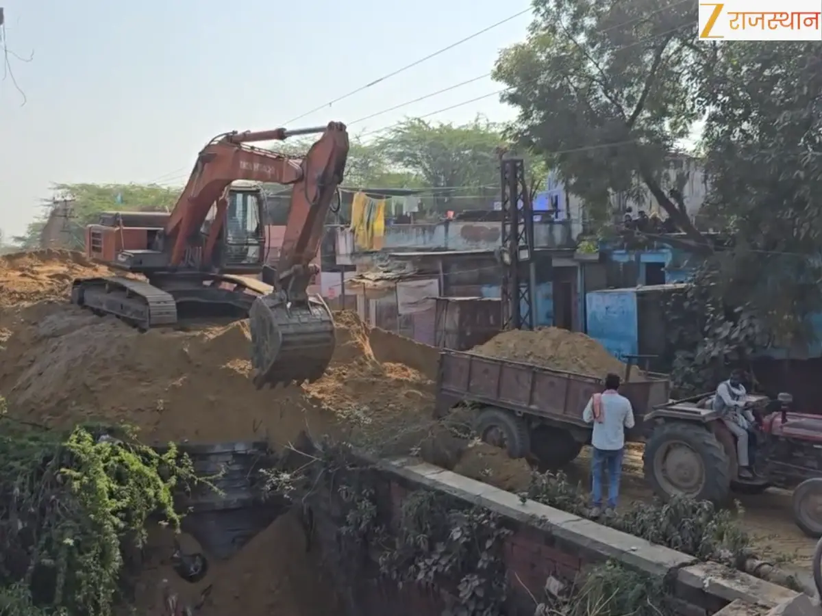 करौली में दंगा आरोपी के अवैध कॉम्प्लेक्स पर तीसरे दिन भी बुलडोजर एक्शन, पढ़ें पूरी खबर