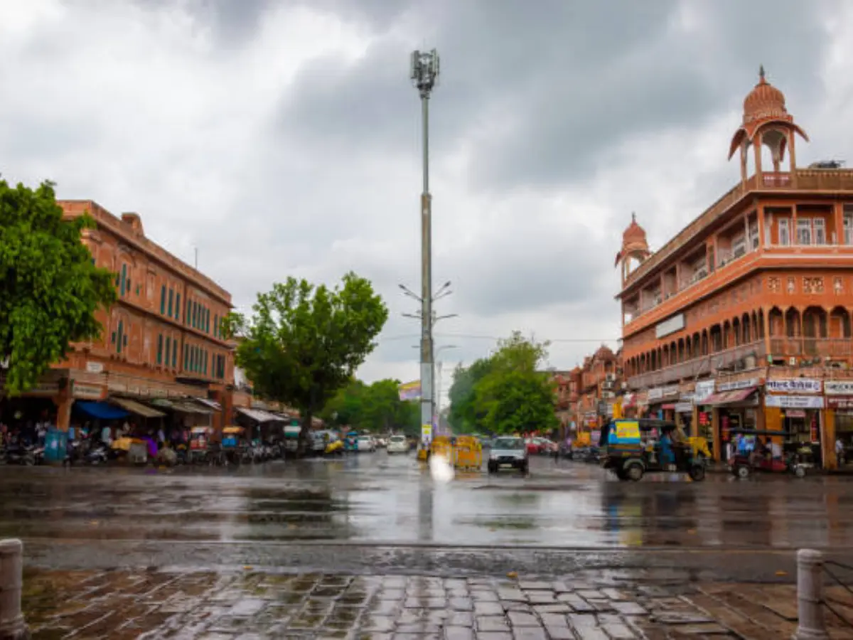 Jaipur weather Update: भयंकर बारिश से भीगा जयपुर, आंधी-तूफान और कड़कती बिजली के बीच फंसी राजधानी, पढ़ें वेदर अपडेट