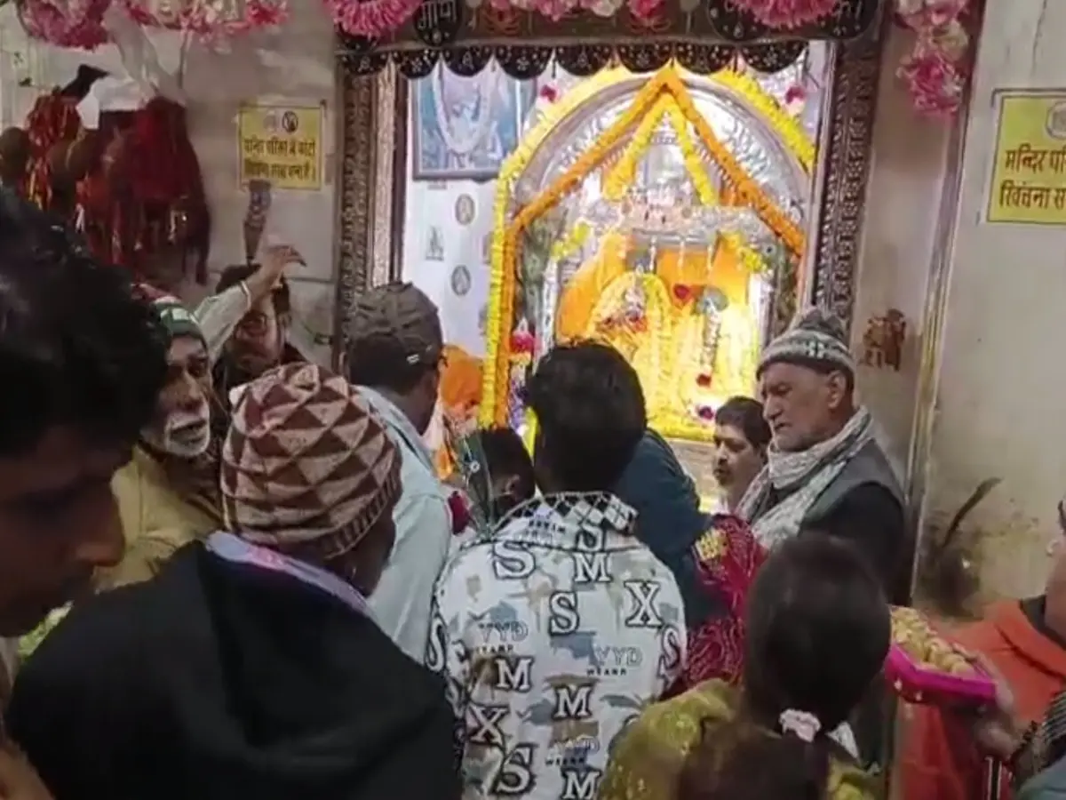 बसंत पंचमी पर पीले फूल और पीत वस्त्र में सजे बाबा श्याम, भक्तों की भीड़ का उमड़ा सैलाब