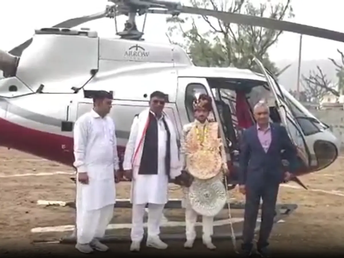 न घोड़ी न कार... हेलीकॉप्टर से निकली बारात! पोते ने दादा की इच्छा ऐसे की पूरी