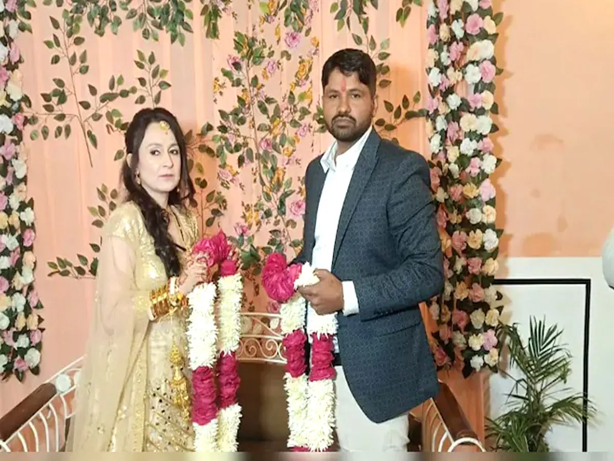 घोड़ी चढ़ा हत्यारा हनुमान प्रसाद, हाथों में वरमाला लिए प्रिया सेठ की दुल्हन वाली फोटोज वायरल