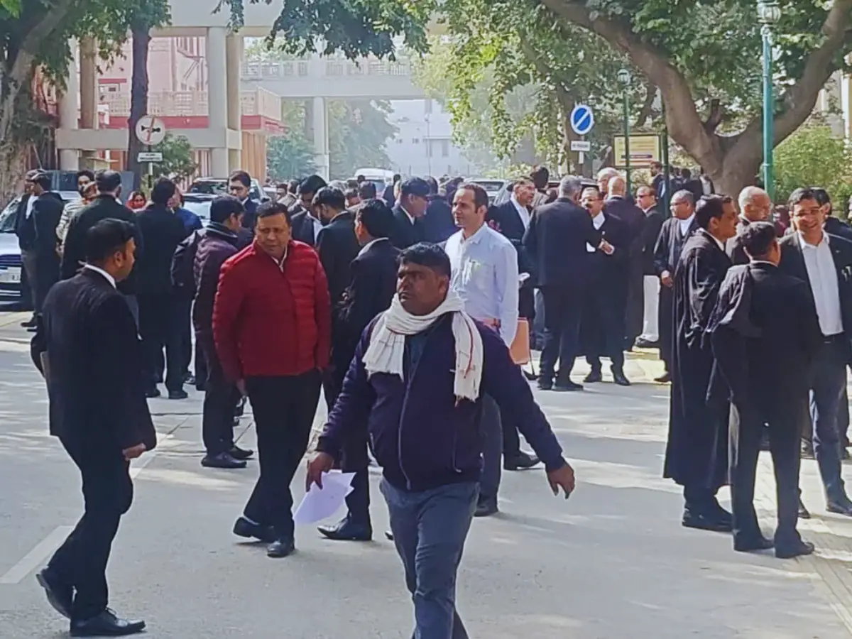 राजस्थान हाईकोर्ट बार एसोसिएशनों का संयुक्त बहिष्कार, नारेबाजी कर जताया विरोध
