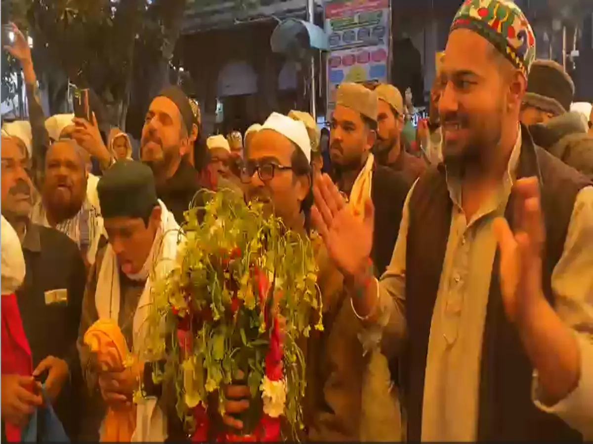 अजमेर दरगाह में बसंत का रंग, चिश्तिया परंपरा ने रचा हिंदू-मुस्लिम एकता का इतिहास