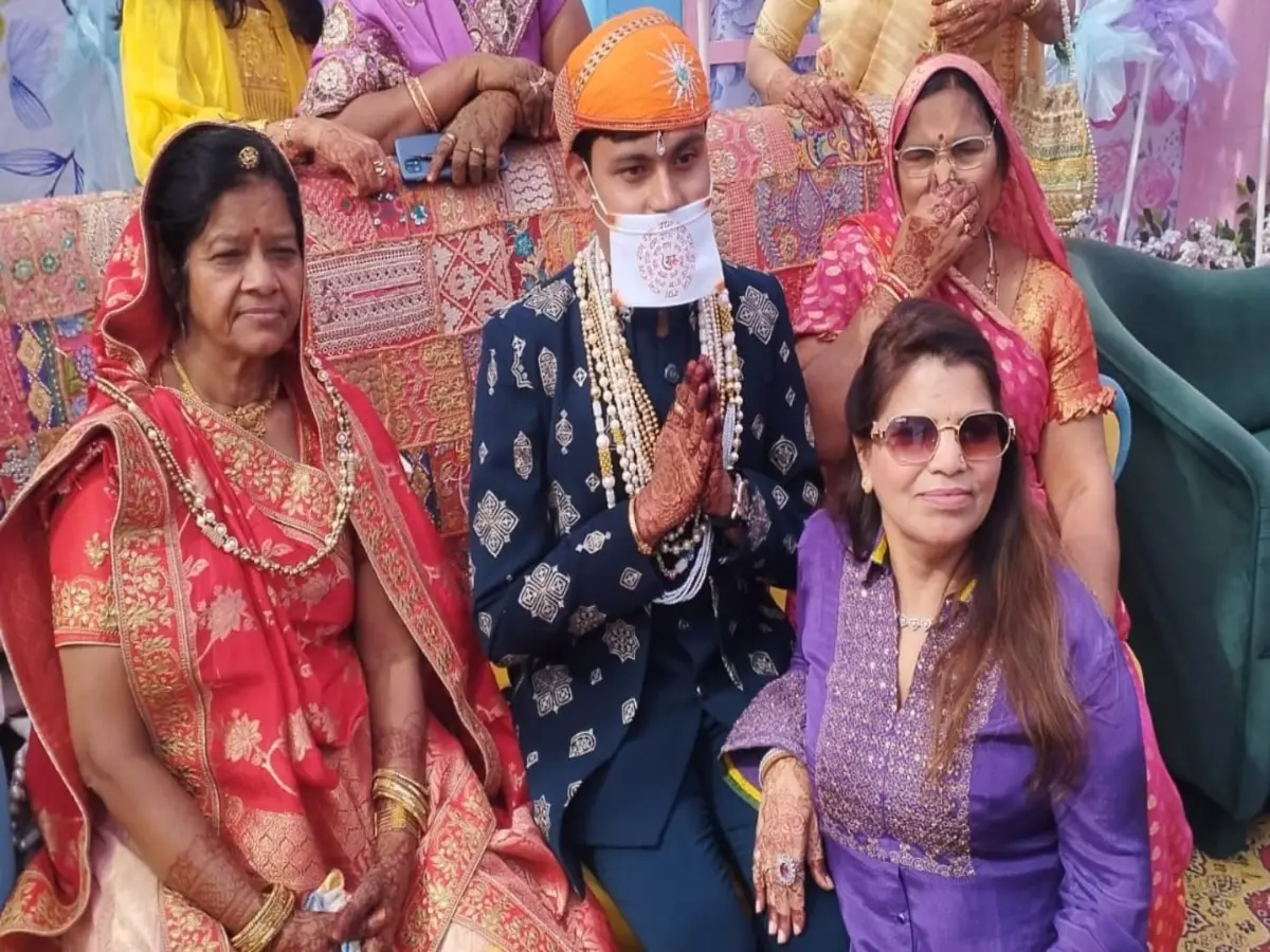 Beawar: कॉलेज छोड़ 20 वर्षीय अनीश बनेंगे जैन साधु, परिवार में 5 लोग पहले ले चुके हैं दीक्षा Beawar: कॉलेज छोड़ 20 वर्षीय अनीश बनेंगे जैन साधु, परिवार में 5 लोग पहले ले चुके हैं दीक्षा