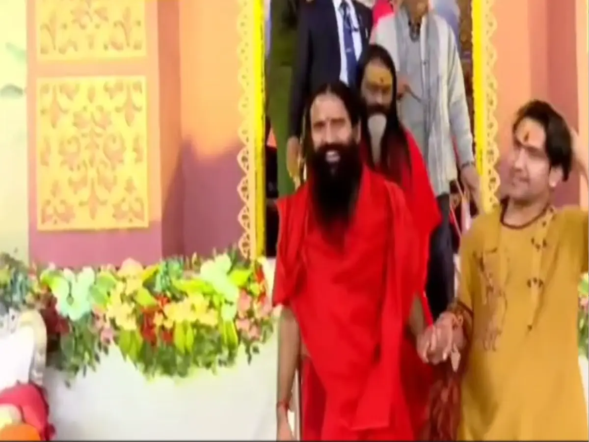 धीरेंद्र शास्त्री की कथा में पहुंचे बाबा रामदेव और दाती महाराज, बेटियों की सुरक्षा पर गूंजा बड़ा संदेश