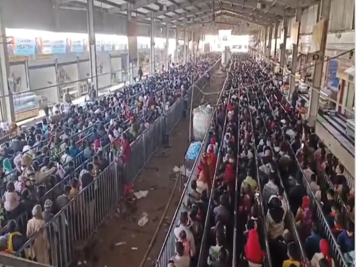 Khatu Shyam Ji: बाबा के दरबार में उमड़ा आस्था का सैलाब, फाल्गुन मेले की एकादशी से पहले ही लाखों श्रद्धालुओं की भीड़