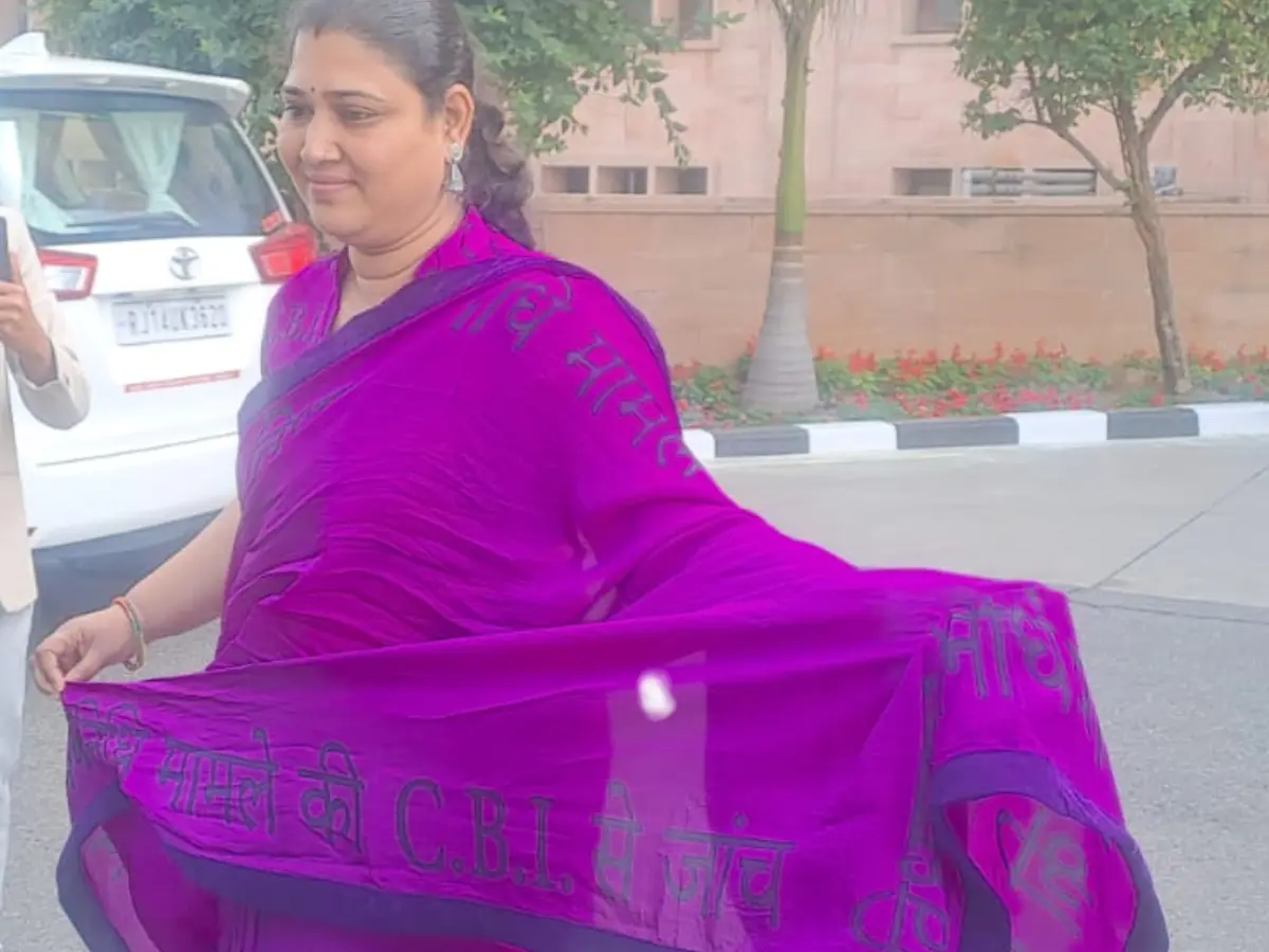 विधानसभा में साड़ी बनी हथियार! विधायक ऋतु बनावत ने अपने खिलाफ ही की CBI जांच की मांग विधानसभा में साड़ी बनी हथियार! विधायक ऋतु बनावत ने अपने खिलाफ ही की CBI जांच की मांग