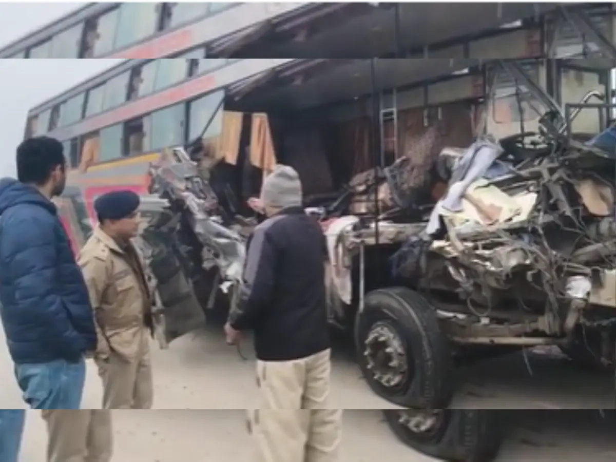 भीषण हादसा : ट्रेलर में स्लीपर बस, 4 की मौत, 5 गंभीर