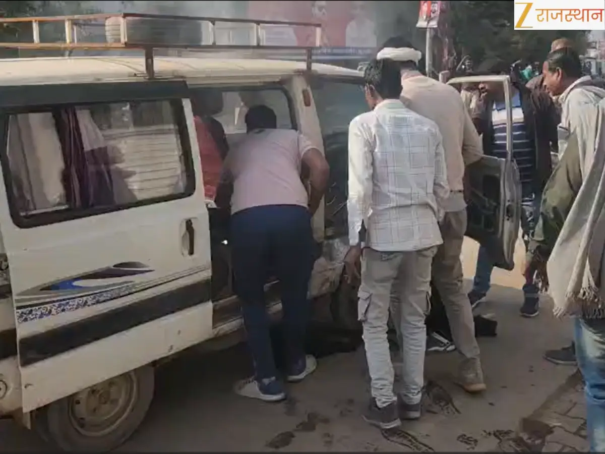 बूंदी में बड़ा हादसा टला, स्कूल वैन में शॉर्ट सर्किट से आग, LPG सिलेंडर देख कांपे लोग