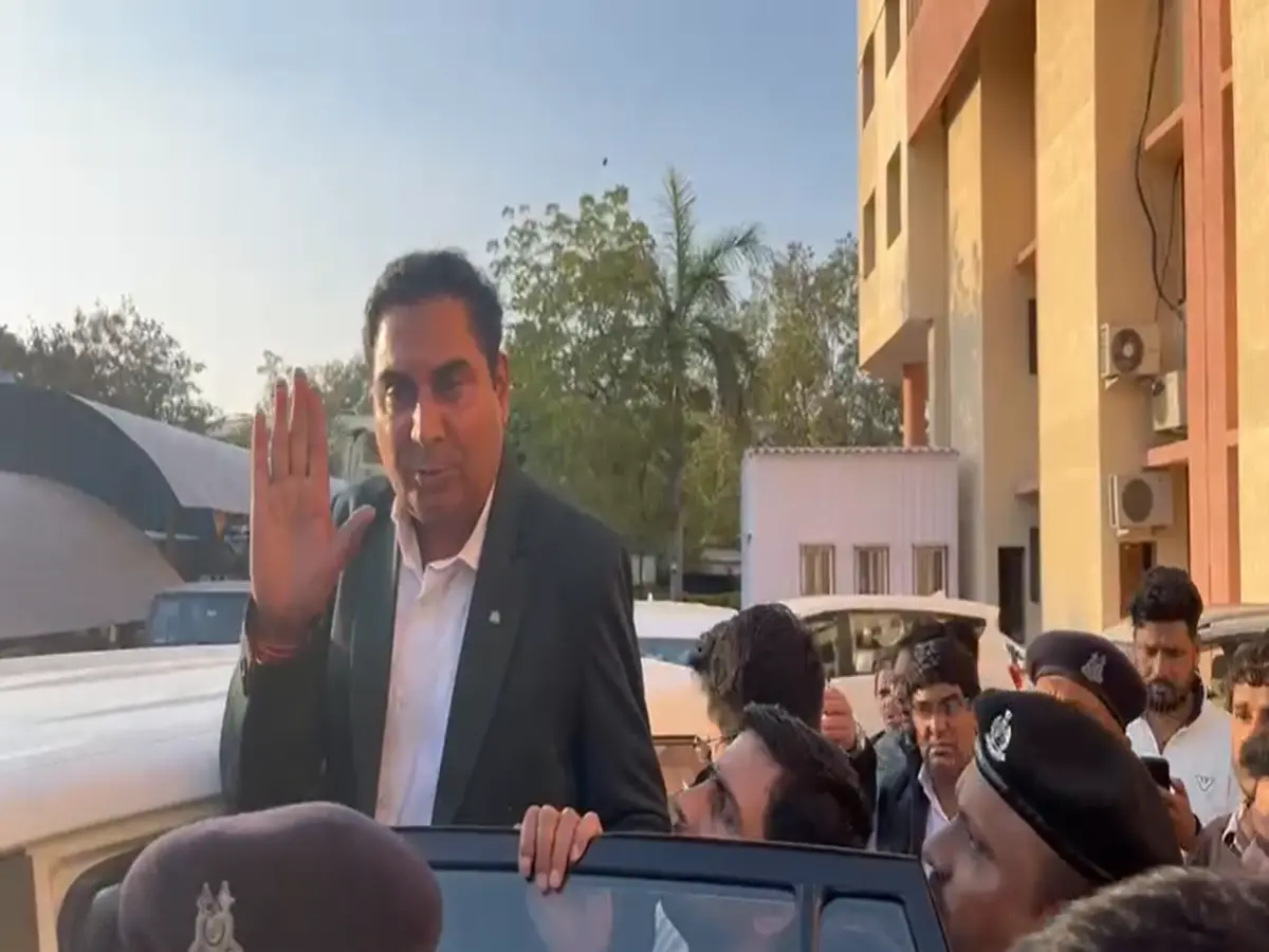 ED को मिली पूर्व MLA बलजीत यादव की 3 दिन की रिमांड, विधानसभा के बाहर बालकनाथ ने कसा तंज ED को मिली पूर्व MLA बलजीत यादव की 3 दिन की रिमांड, विधानसभा के बाहर बालकनाथ ने कसा तंज