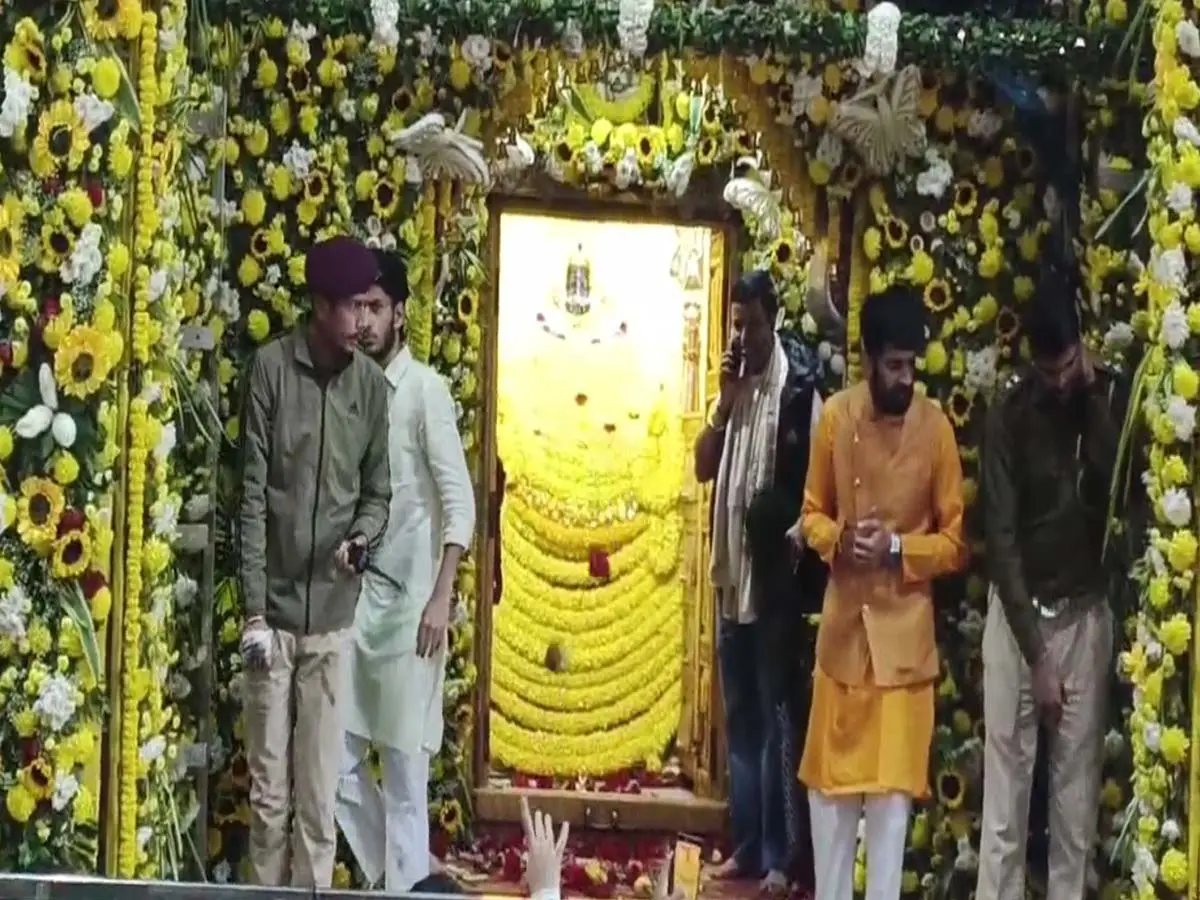 सजने लगा बाबा श्याम का दरबार, 21 फरवरी से वार्षिक लक्खी मेला, सड़क से हटाये जा रहे कंकड़-पत्थर