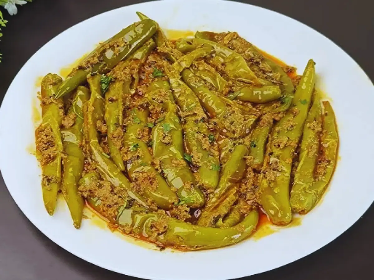 राजस्थानी स्टाइल में घर पर बनाएं दही मिर्ची, जानें रेसिपी और फायदे