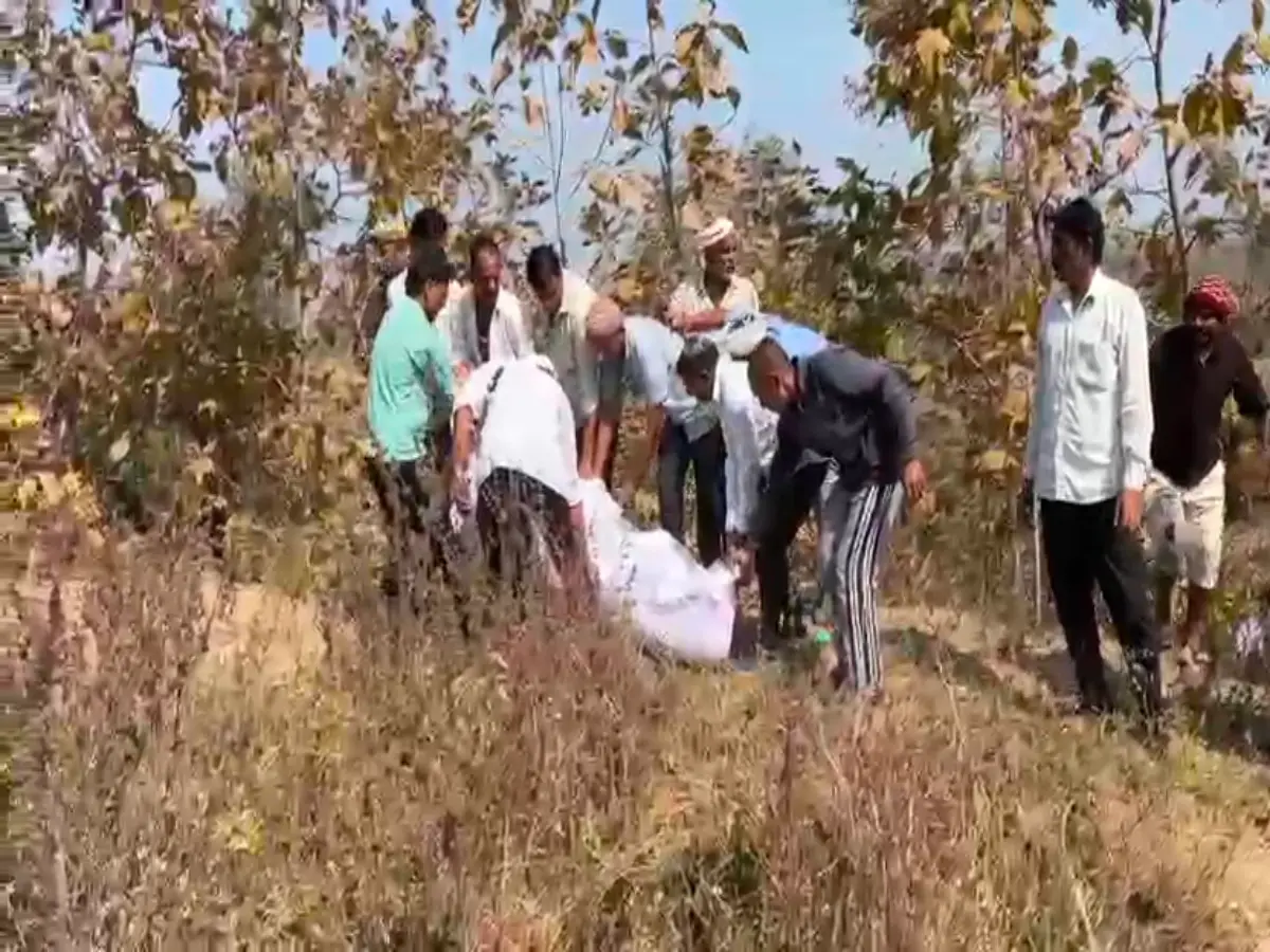 Dungarpur: भाभी के युवक से थे अवैध संबंध, देवर ने लवर का मर्डर कर खाई में फेंका शव