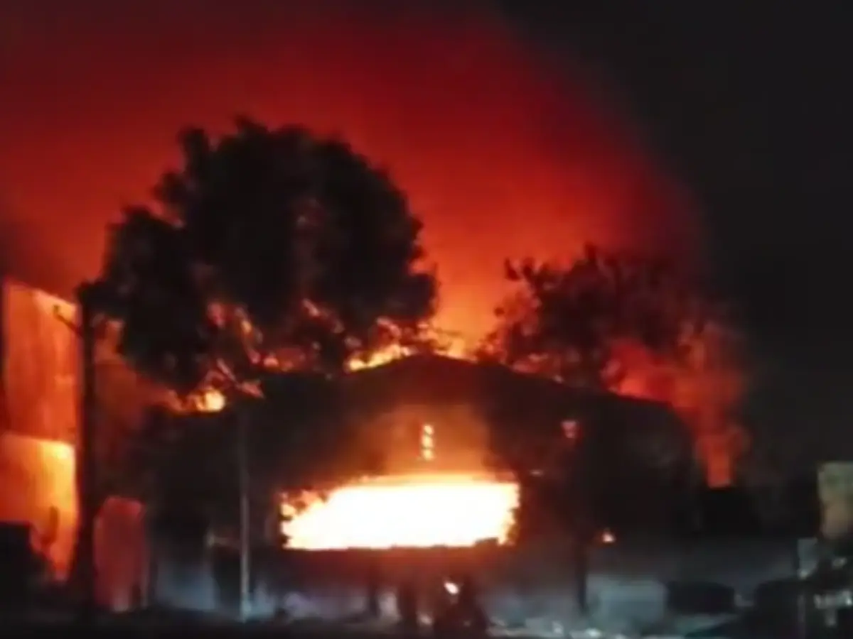 चित्तौड़गढ़ की केमिकल फैक्ट्री में भीषण ब्लास्ट, 6 किलोमीटर तक कांप उठी धरती, घरों से बाहर निकल आए. लोग