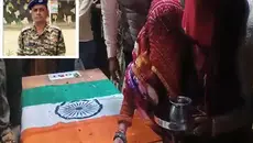 छुट्टी पर घर आने वाला था जवान, पहुंचा कंकाल, गले लगाकर रो भी ना पाई पत्नी, फोटो से नहीं हटा रही नजरें