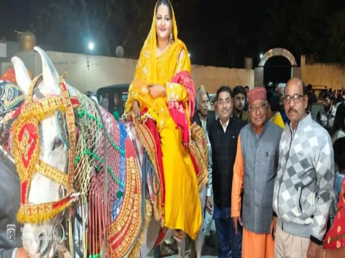 पुष्करणा समाज के ओलंपिक सावे में दिखी अनोखी परंपरा, दुल्हन ऐश्वर्या घोड़ी पर सवार होकर पहुंची ससुराल