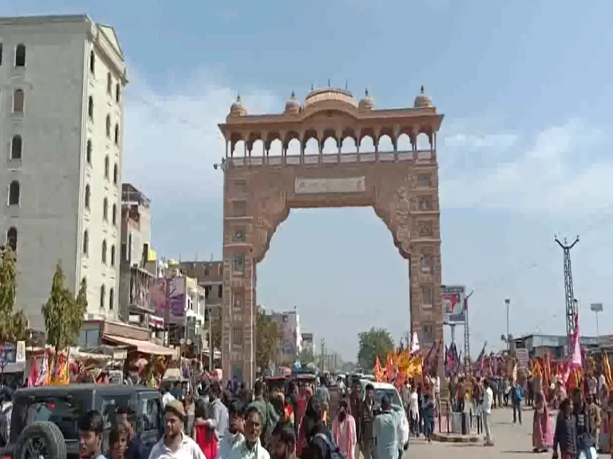 खाटू श्याम जी में मेले से पहले हुआ विवाद, SHO ने युवक पर लगाया गाली-गलौज की और हाथापाई का आरोप