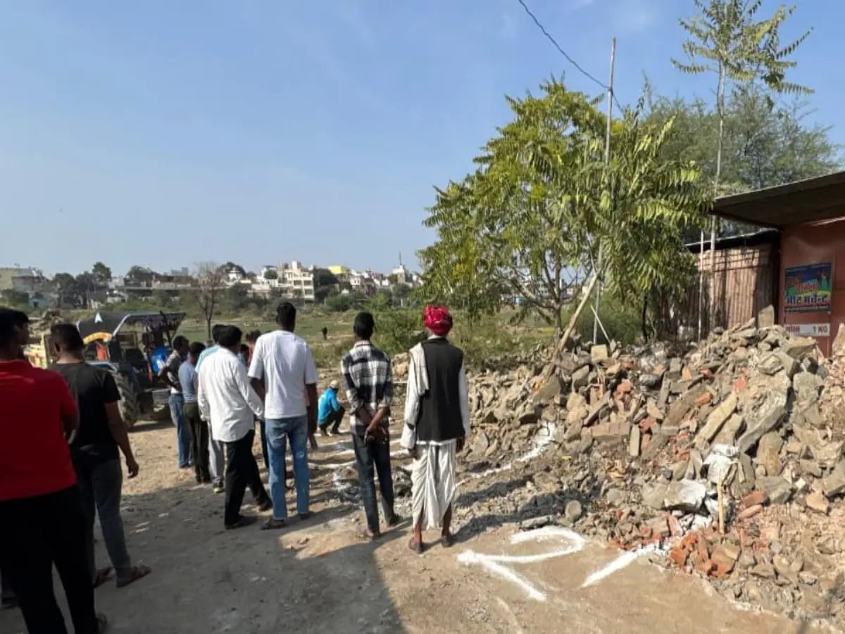 भीलवाड़ा NH-158 पर अवैध निर्माण के खिलाफ नगर पालिका का अभियान, हटाए अतिक्रमण