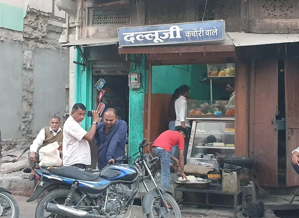 थार के रेगिस्तान से उठा स्वाद, 1952 से लोगों की जुबां पर राज कर रही है दल्लू जी की कचौरी