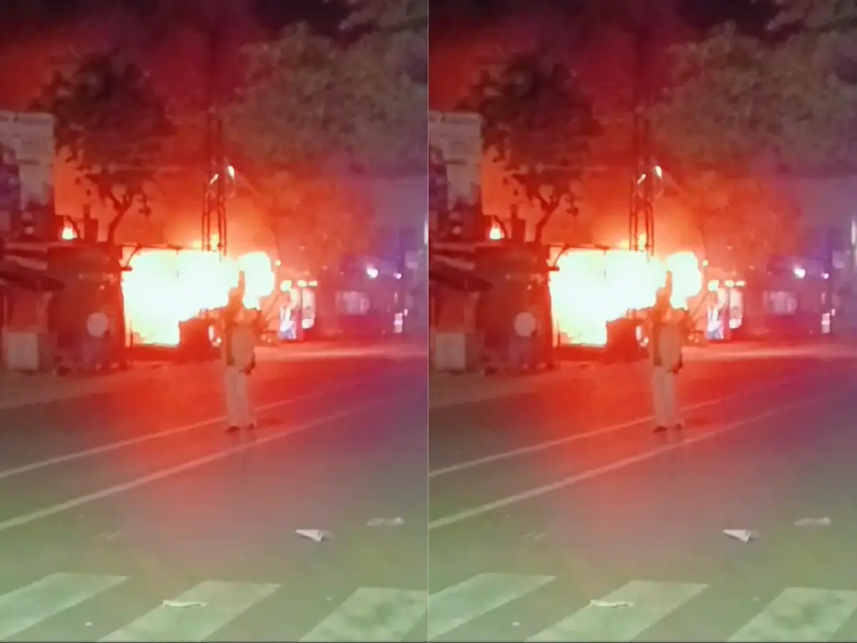 दौसा के लालसोट में चाट भंडार की दुकान में भीषण आग, 15 लाख का सामान जलकर खाक