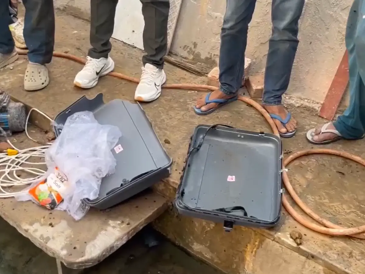 नीमकाथाना गणेश्वर तीर्थ धाम में सूटकेस ब्लास्ट, कुंड में धमाका, मचा हड़कंप,  जयपुर रेंज आईजी राघवेंद्र सुहास ने लिया जायजा