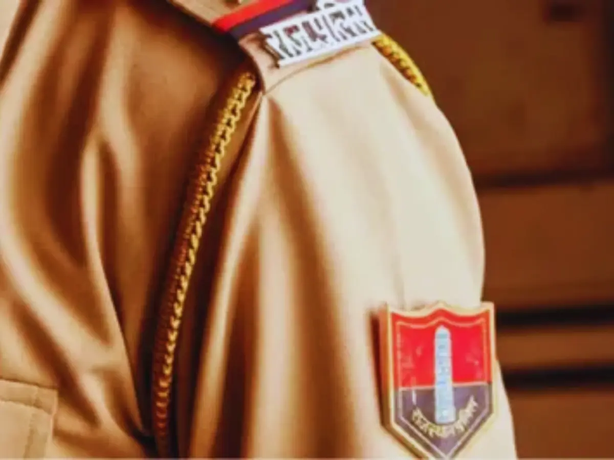 पुलिस कांस्टेबल की शादी में शामिल हुए तस्कर और अपराधी, SP अमित बुडानिया ने किया बर्खास्त