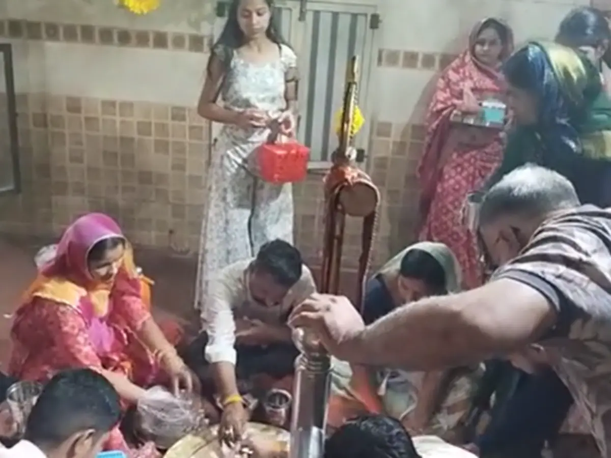 Maha Shivratri:  आस्था का महापर्व, महाशिवरात्रि पर मंदिरों में सुबह से ही उमड़ा श्रद्धा का सैलाब, प्रतापगढ़ में दो दिवसीय मेले की धूम