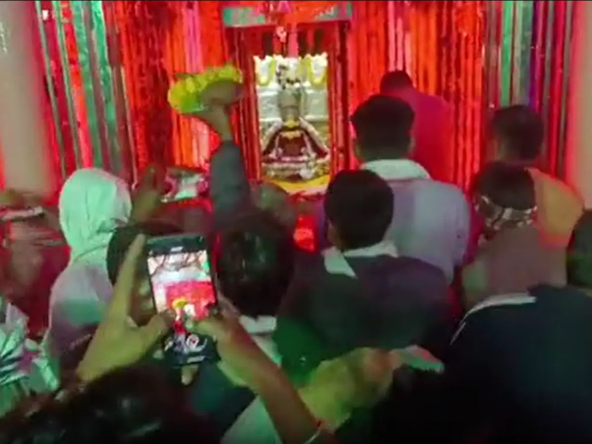 नई नाथ धाम मंदिर में दो दिवसीय मेले की शुरुआत, कलाकारों ने सजाई फूल बंगले की झांकी