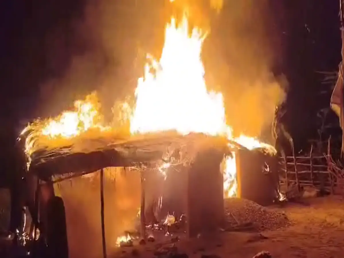 दौसा की खारवालों की ढाणी में छप्परपोश घर में लगी आग, परिवार के सामने खाने का संकट