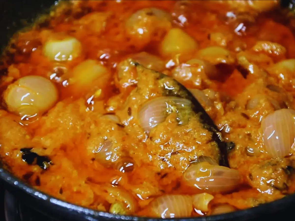 राजस्थानी स्टाइल में घर पर बनाएं भरवा प्याज की सब्जी, जानें रेसिपी और फायदे