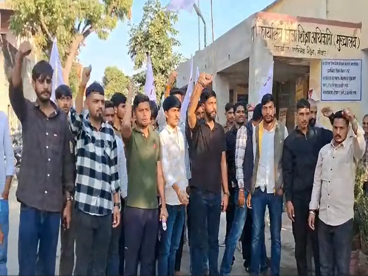 सीकर के भढ़ाढर स्कूल नकल घोटाले में नया अपडेट, छात्र संगठन ने DEO ऑफिस में जाकर की ये बड़ी मांग