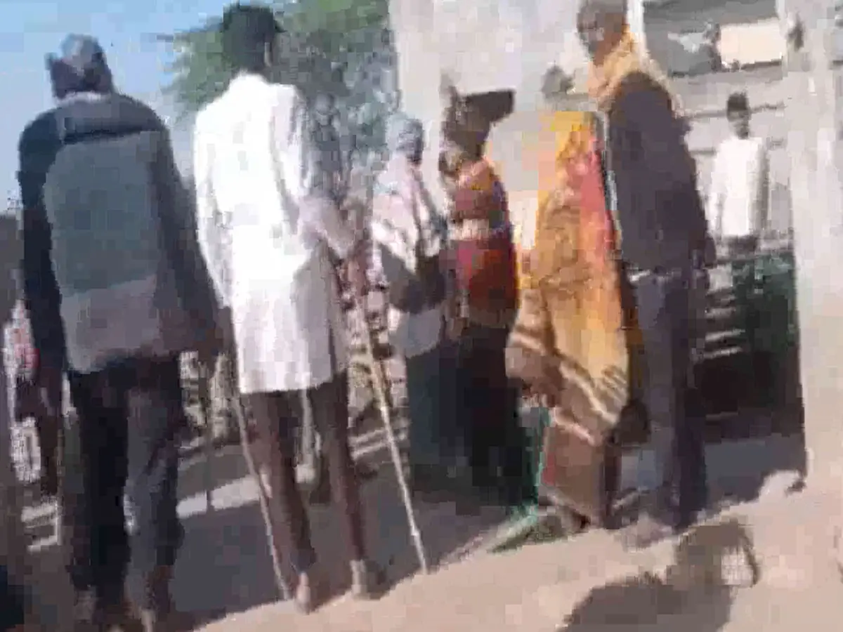 नागौर में घर पर धावा! लाठियों के साथ घुसे लोग, महिला को बाल पकड़ पकड़कर पीटा