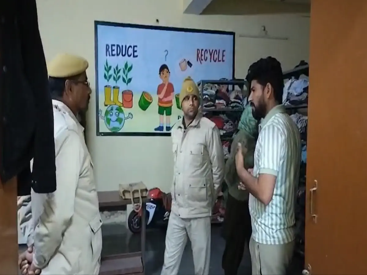 चूरू में अन्नपूर्णा रसोई परिसर बना पार्टी स्पॉट! नॉन वेज और शराब के बीच पुलिस ने मारा छापा