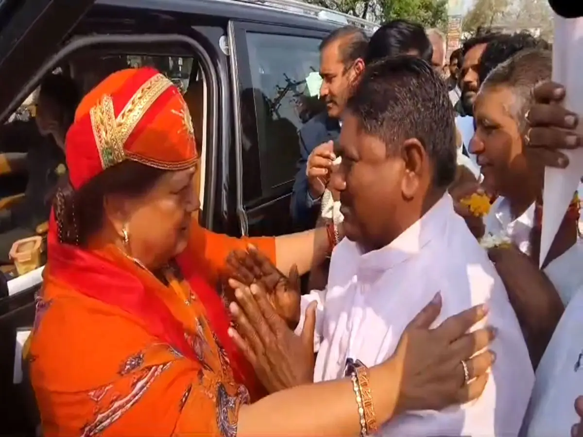 डूंगरपुर में वसुंधरा राजे के सामने छलका कार्यकर्ताओं का दर्द, कार्यकर्ताओं ने जताई सरकार के प्रति नाराजगी