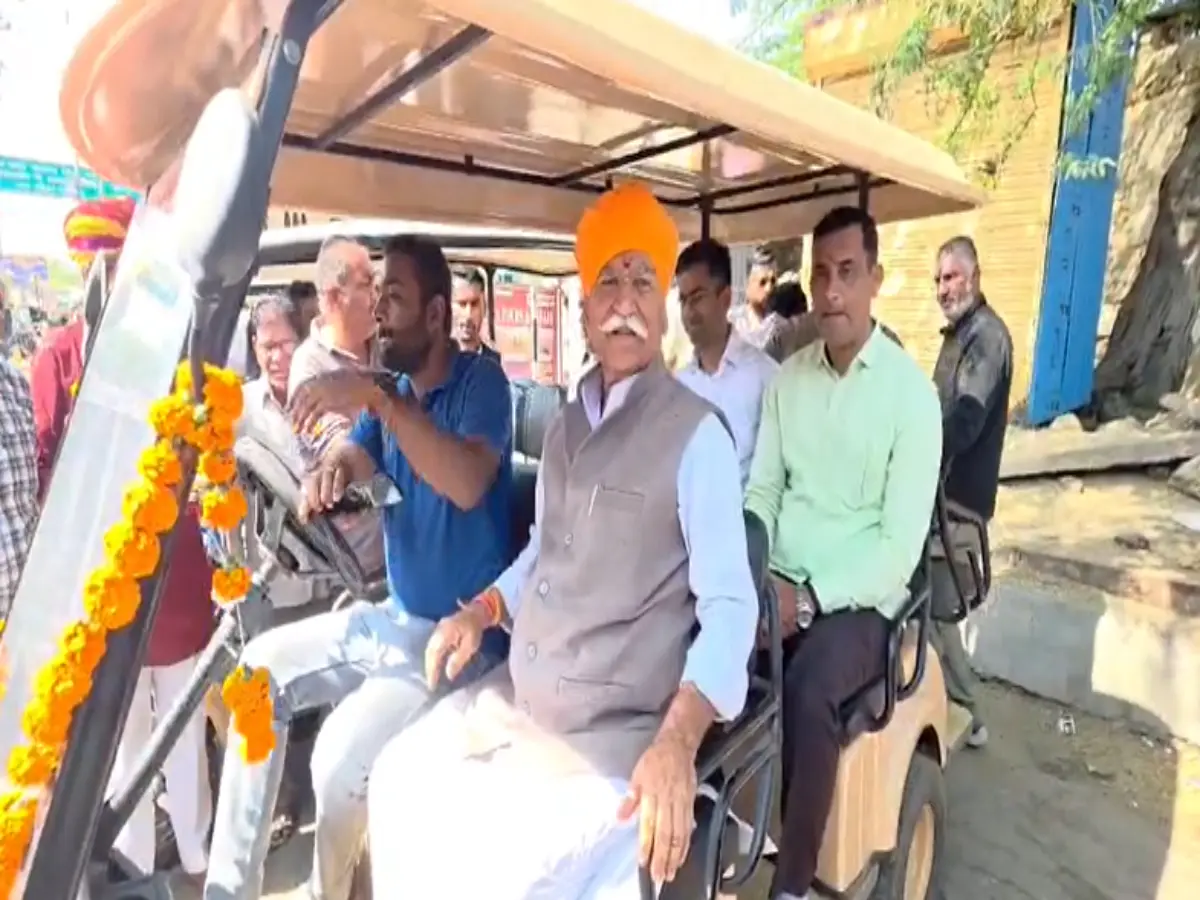 जैसलमेर के सोनार किले की रिंग रोड पर शुरू हुई इलेक्ट्रिक गोल्फ कार्ट सेवा, 30 रुपये होगा किराया