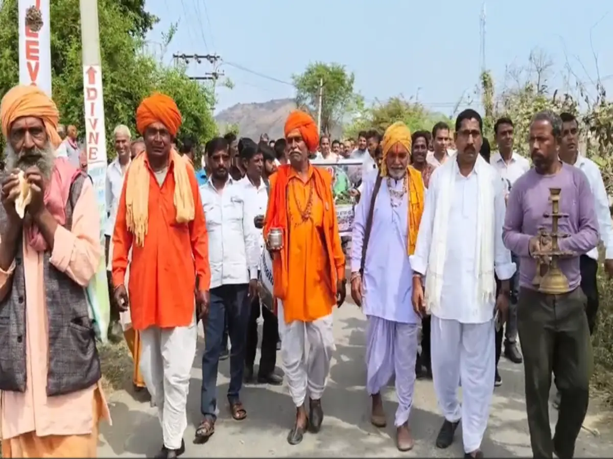 अरावली के बाद उदयपुर की आयड़ नदी को बचाने निकले लोग, ढोल बजाते हुए किया प्रदर्शन