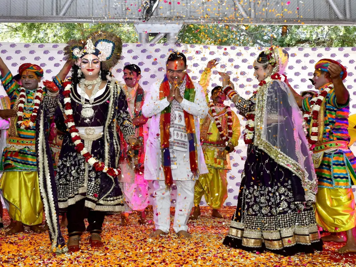 CMR में मनाया गया होली का पर्व, प्रदेशभर से आए लोगों ने दी शुभाकमनाएं