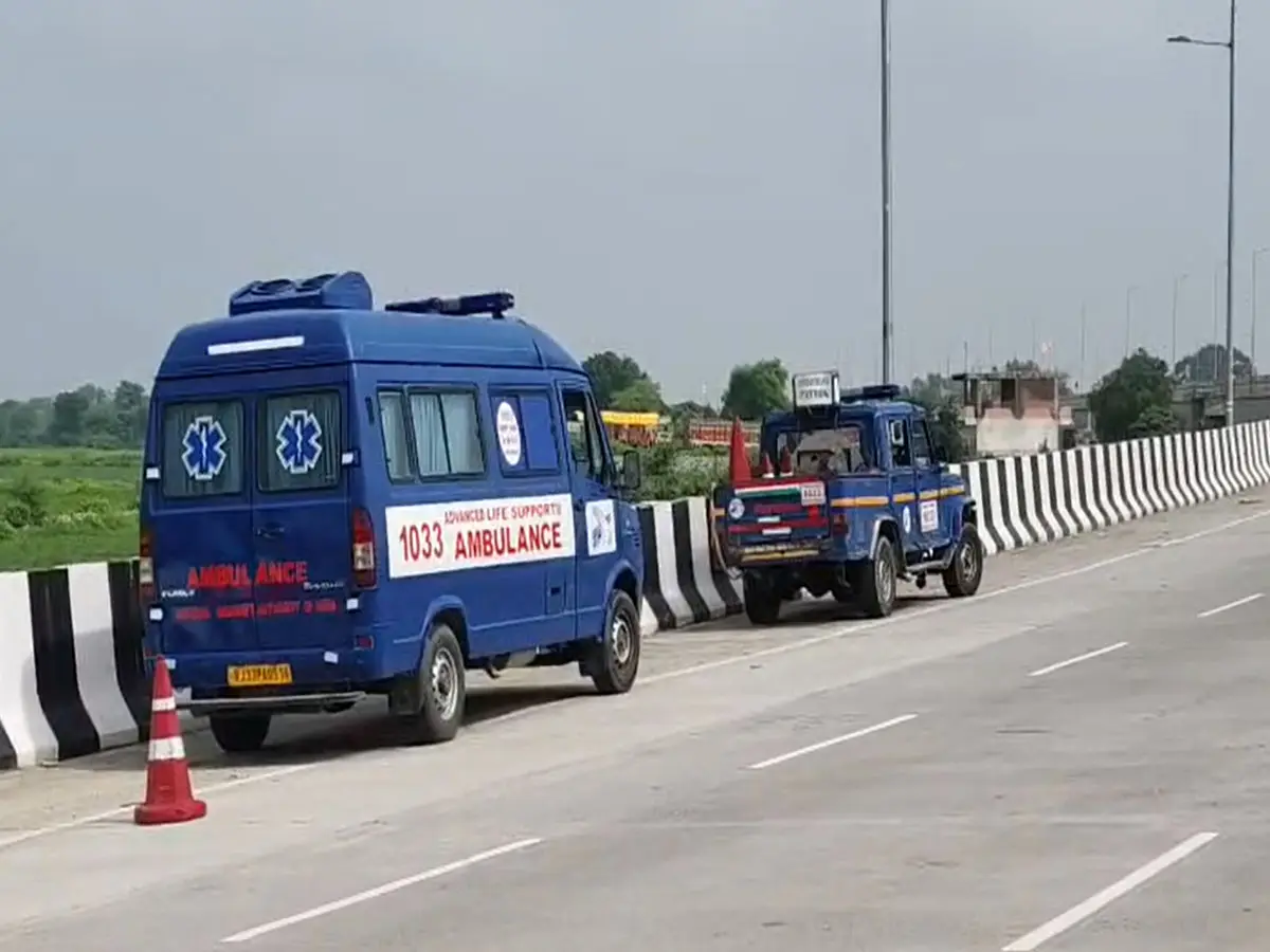 कोटा में चलती बाइक पर मुसीबत का फंदा बनी महिला की साड़ी, पलटी गाड़ी, बच्चे समेत 5 घायल