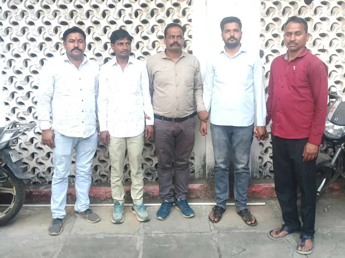 प्रतापगढ़ में ACB की बड़ी कार्रवाई, VDO और दलाल 8 हजार की रिश्वत लेते रंगे हाथ गिरफ्तार