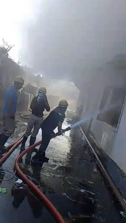 Jaipur: बिंदायका की प्लास्टिक फैक्ट्री में लगी भीषण आग, Photos देख रह जाएंगे दंग