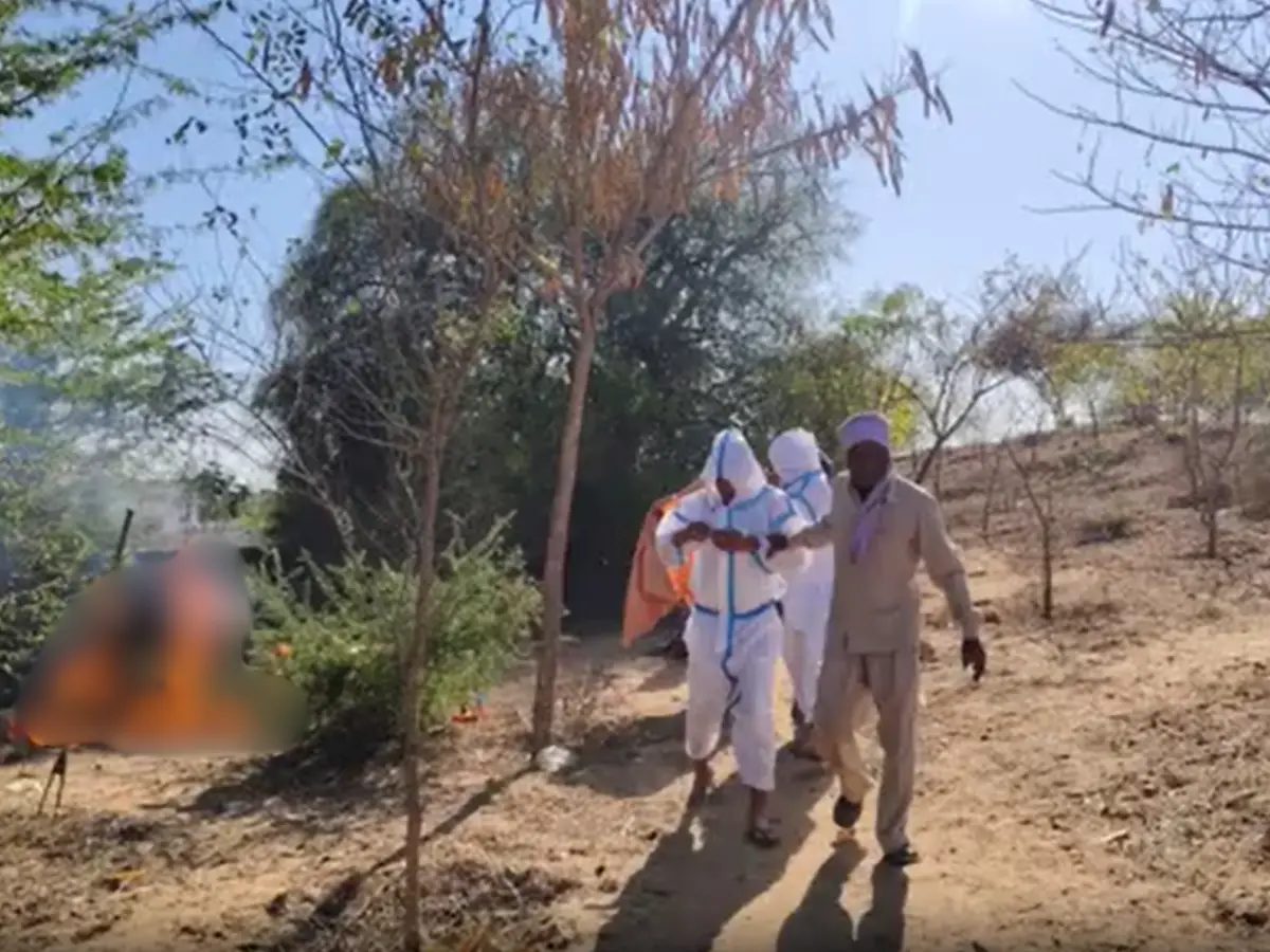 झुंझुनूं में पूर्व सैनिक के अंतिम संस्कार के दौरान मधुमक्खियों का हमला, 40 लोग घायल