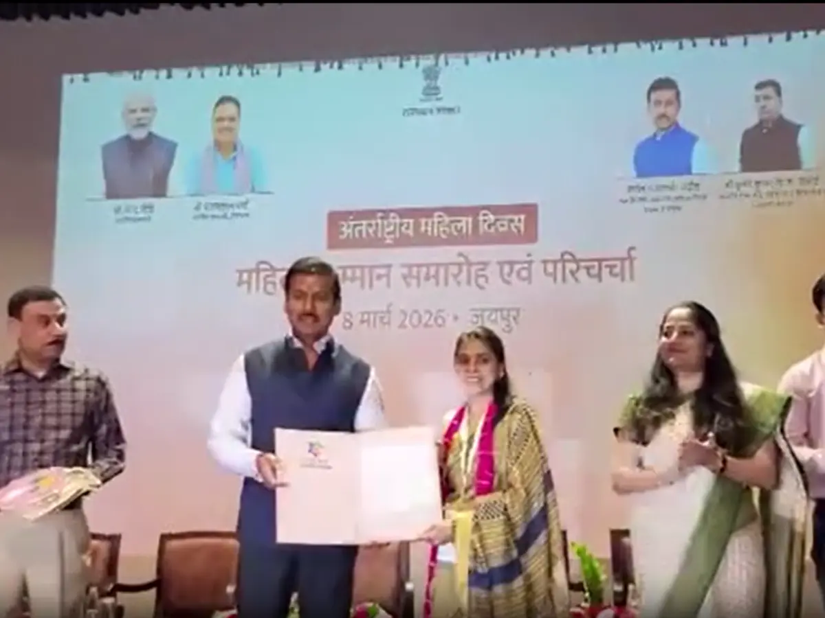 कॉन्स्टिट्यूशन क्लब में महिला सम्मान समारोह, मंत्री राज्यवर्धन सिंह राठौड़ ने महिलाओं की दिए एक्सीलेंसी अवार्ड